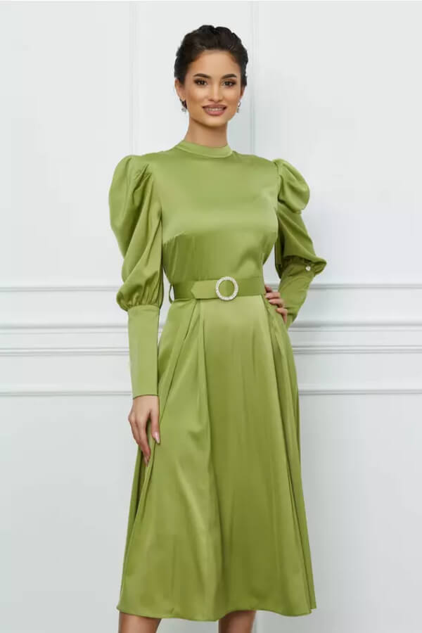 rochie verde olive cu umeri bufanti eleganta