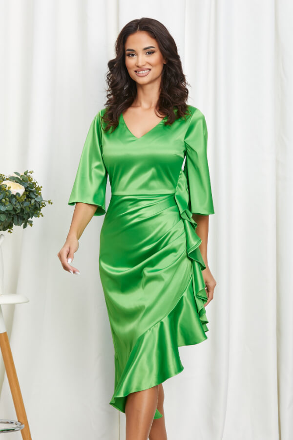 rochie midi asimetrica verde deschis din satin cu volane in partea inferioara